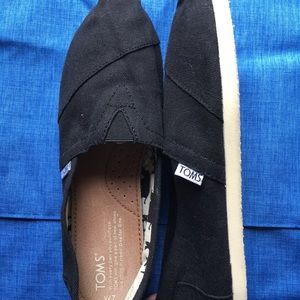 Women’s Toms